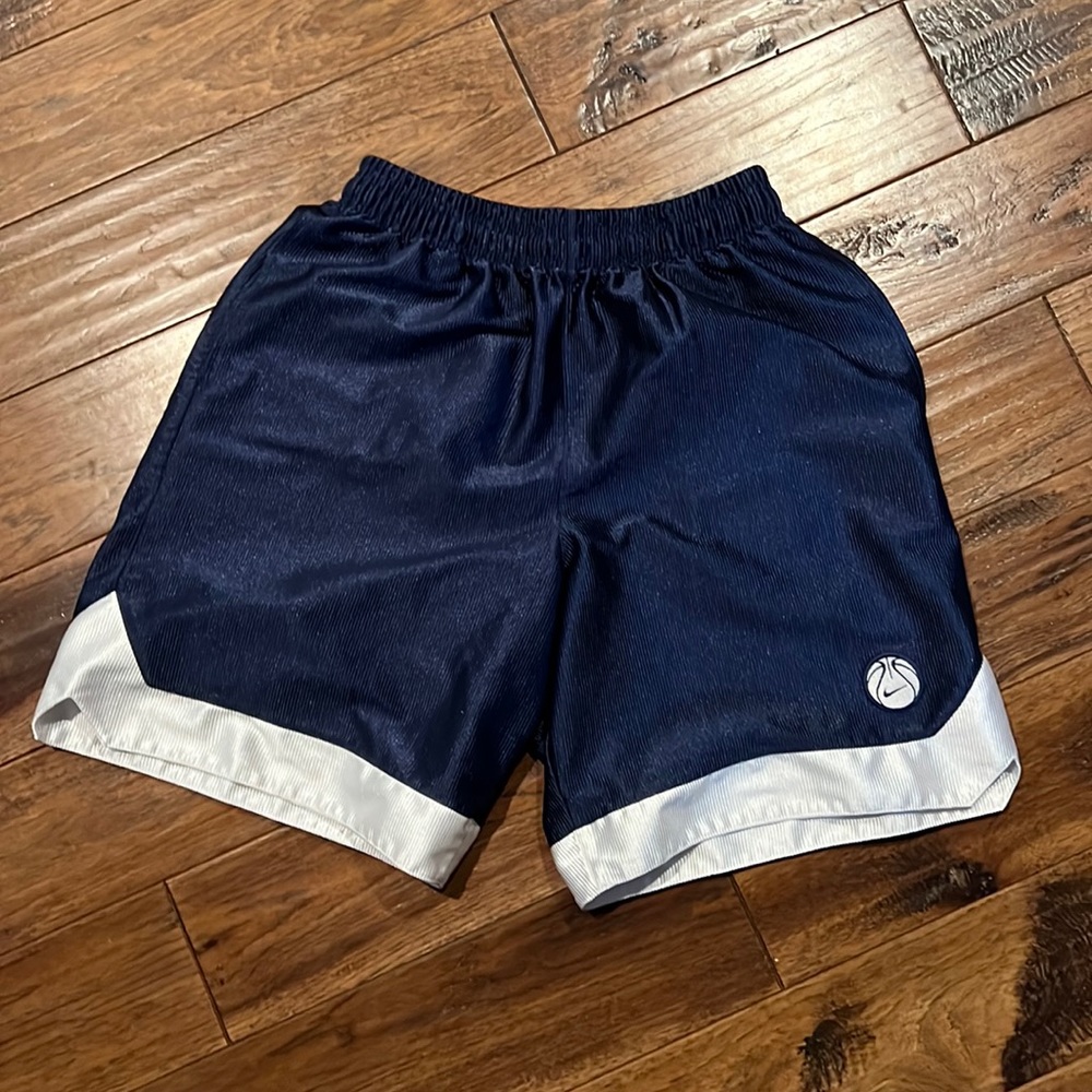 Nike mens size large basketball shorts navy/white 100% polyester pockets